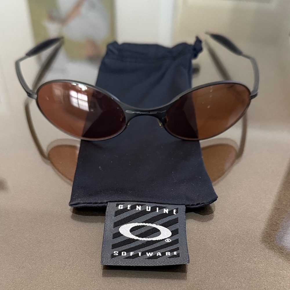 Oakley E-wire Gen 1 Dark bronze Sunglasses with Oakley bag..UNISEX